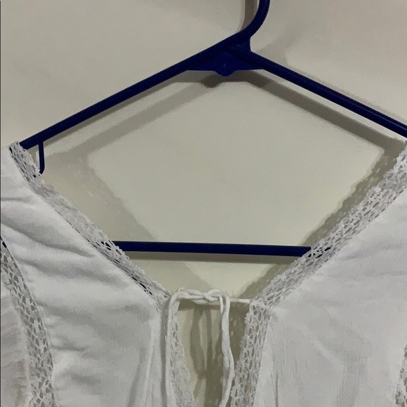 NWOT White Ruffle Blouse - Picture 3 of 4